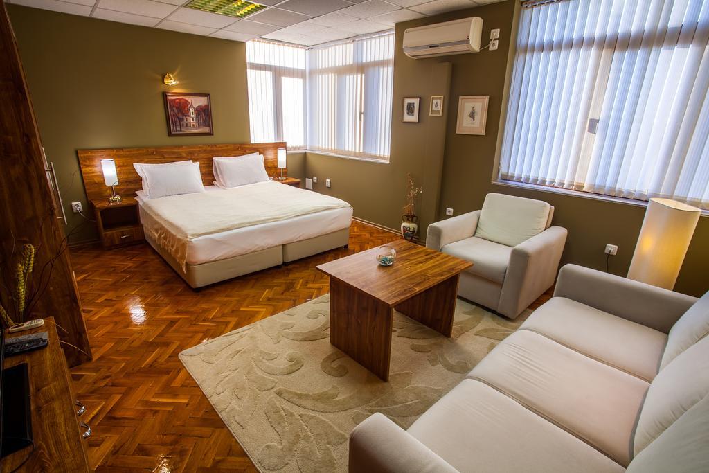 Panorama Top Floor Rooms In Hotel Tundzha Yambol Esterno foto