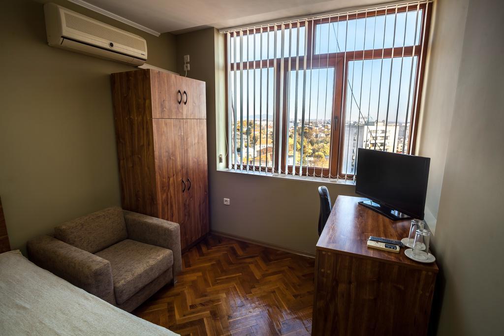 Panorama Top Floor Rooms In Hotel Tundzha Yambol Esterno foto
