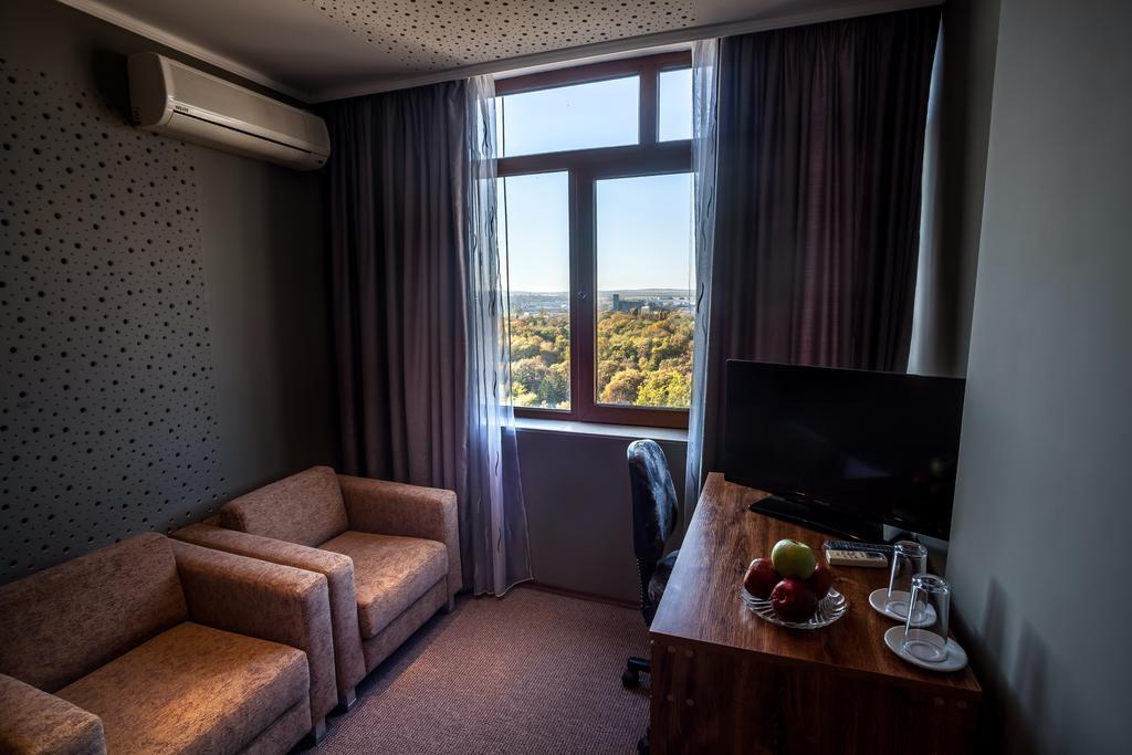 Panorama Top Floor Rooms In Hotel Tundzha Yambol Esterno foto