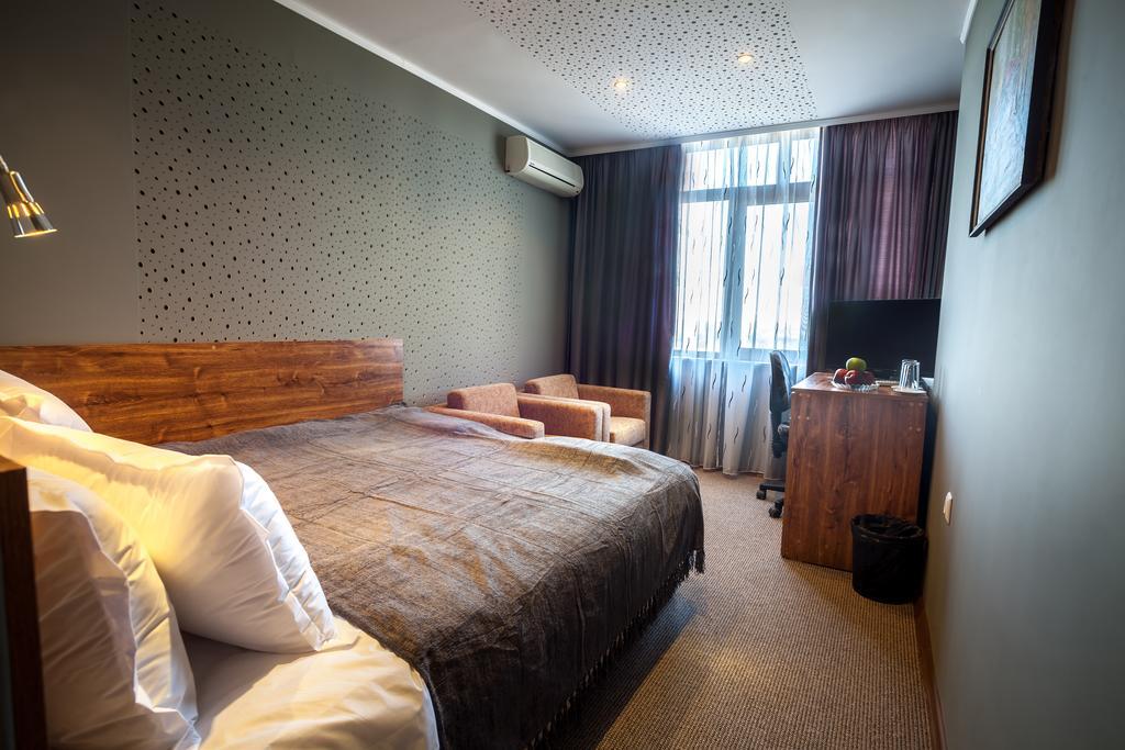 Panorama Top Floor Rooms In Hotel Tundzha Yambol Esterno foto