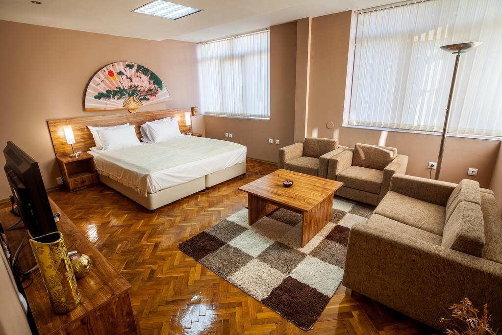 Panorama Top Floor Rooms In Hotel Tundzha Yambol Esterno foto