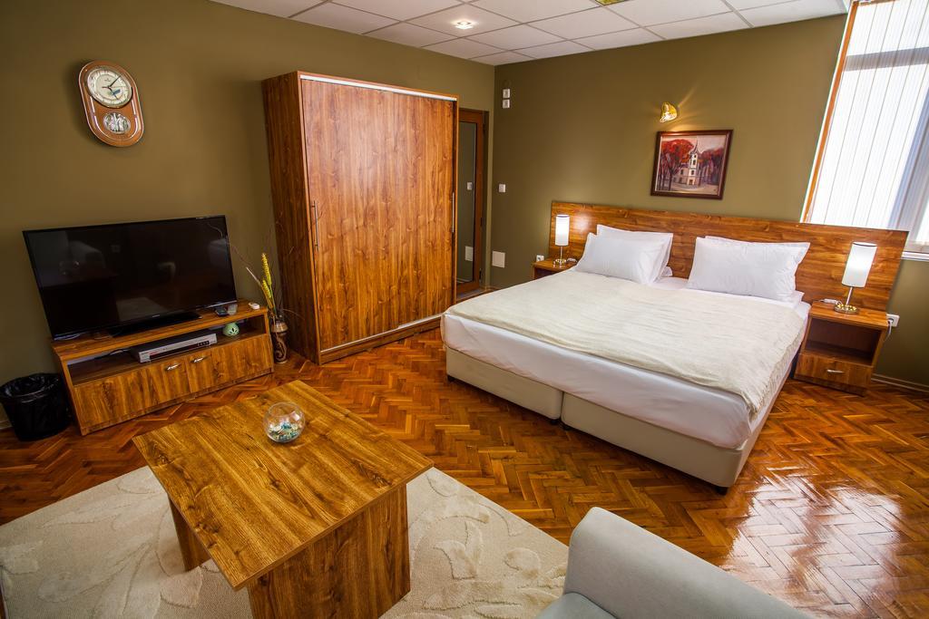 Panorama Top Floor Rooms In Hotel Tundzha Yambol Esterno foto